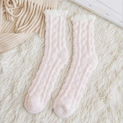 Los calcetines de lana térmica gruesa para el invierno para las mujeres mantienen los pies calientes