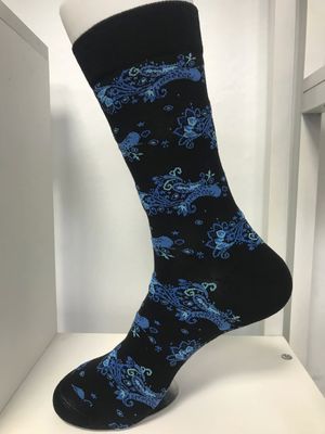 Temporada de primavera Impresión rojo púrpura Peinado de algodón poliéster calcetines de fibra de spandex para hombres