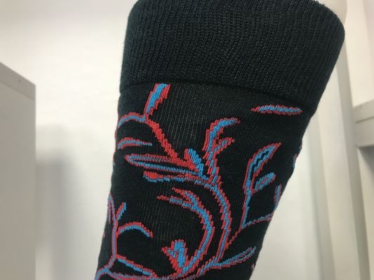Calcetines de estilo callejero Hip Hop para hombres Etiqueta personalizada Calcetines de algodón negro con impresión personalizada