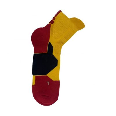 Calcetines de belleza secos rápidos y transpirables para hombres Logotipo personalizado Estilo regular Calcetines de agarre atlético