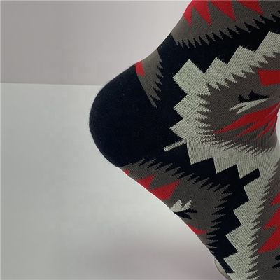 70% de algodón peinado 28% de nylon 2% de spandex personalidad calcetines personalizados para hombres de negro