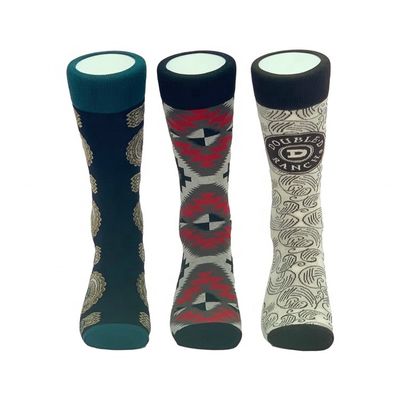 70% de algodón peinado 28% de nylon 2% de spandex personalidad calcetines personalizados para hombres de negro