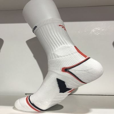 Detección de agujas Calcetines deportivos de colores personalizados para hombres con 200 puntos y estilo regular