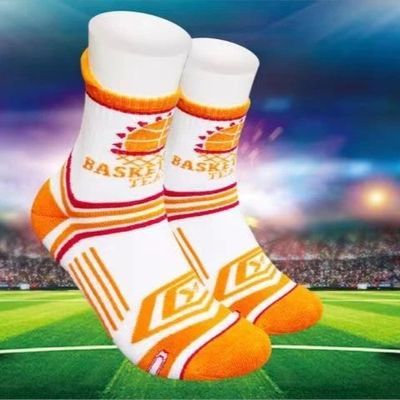 Calcetines deportivos de lujo de color naranja de estilo regular para una comodidad estirante y fútbol antiderrapante
