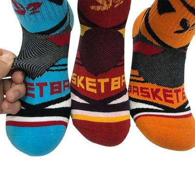 Calcetines deportivos de lujo de color naranja de estilo regular para una comodidad estirante y fútbol antiderrapante