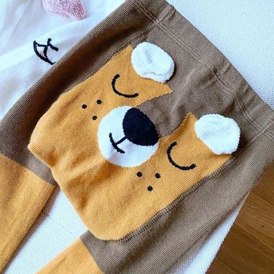 Calcetines para bebés en algodón cómodo y transpirable con un adorable patrón de animal