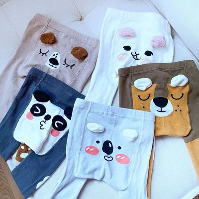 Calcetines para bebés en algodón cómodo y transpirable con un adorable patrón de animal