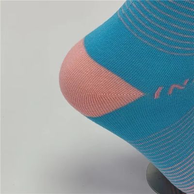 Posicionamiento del logotipo de calcetines de color para hombres a medida Otros 80% algodón peinado 17% poliamida 3% spandex