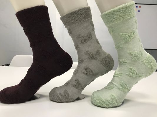 Logotipo personalizado de algodón de lujo calcetines deportivos de invierno unisex con patrón impreso y embalaje