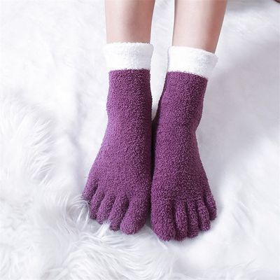 Anti-deslizante de las damas de coral lana de cinco dedos de invierno grueso acogedor rayado de cinco dedos de los pies calcetines diarios