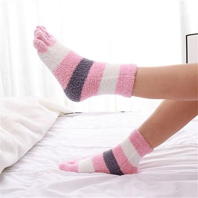 Anti-deslizante de las damas de coral lana de cinco dedos de invierno grueso acogedor rayado de cinco dedos de los pies calcetines diarios