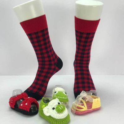 Calcetines para mujeres de algodón y algodón de color rojo