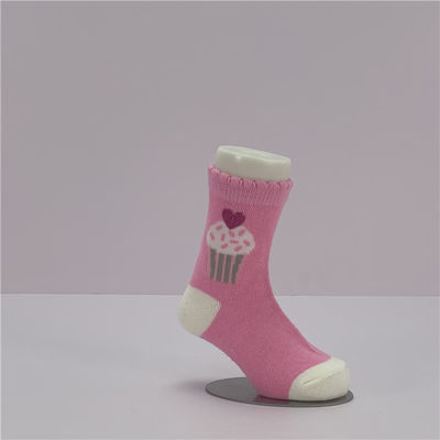 Los calcetines de Navidad más vendidos de primavera para recién nacidos con una linda impresión de pastel y tela cálida