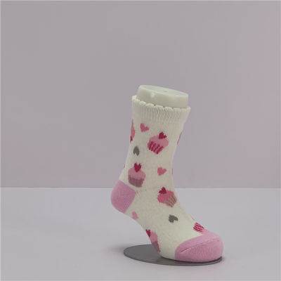 Los calcetines de Navidad más vendidos de primavera para recién nacidos con una linda impresión de pastel y tela cálida