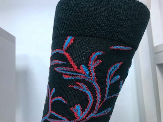 Calcetines largos para hombres hechos de 5% de contenido de material espandéx y con diseño colorido