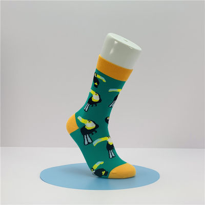 Coloridos calcetines antibacterianos con patrón de Jacquard perfectos para las mujeres