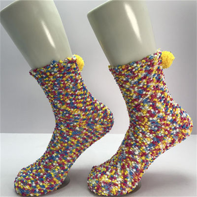 Calcetines de belleza antideslizantes Dormir en invierno Calor peluda peluda de coral colorido punto de bola para mujeres