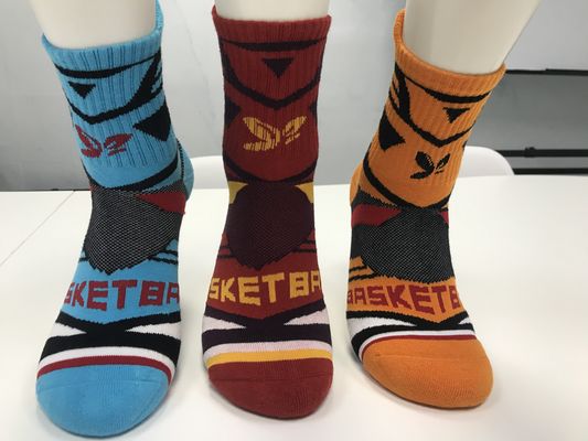 Calcetines deportivos de algodón transpirable con estampado multicolor con estilo regular y almohadilla
