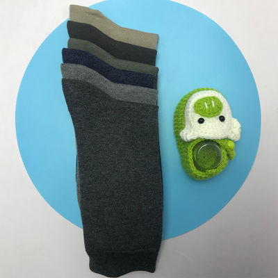 Calcetines personalizados para hombres de fibra de bambú sostenible y diseño cómodo