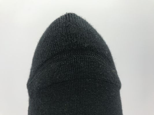 Calcetines negros de algodón duraderos y amigables para la piel para atletas profesionales