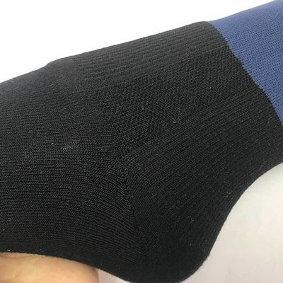 Calcetines negros de algodón duraderos y amigables para la piel para atletas profesionales