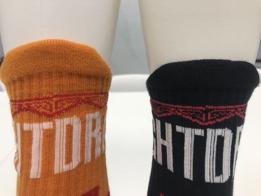 Calcetines deportivos de algodón espandéx de mezcla transpirable para hombres personalizables y duraderos