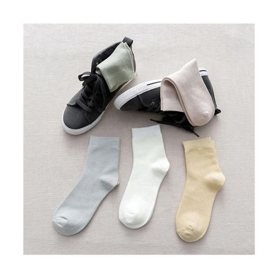 Estilo regular Calcetines de invierno de algodón de patrón sólido para mujeres Material de bambú de punto