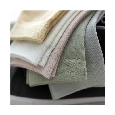 Estilo regular Calcetines de invierno de algodón de patrón sólido para mujeres Material de bambú de punto