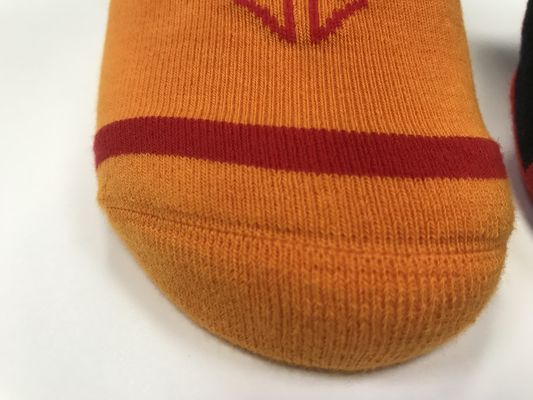 Calcetines deportivos de algodón para hombres con impresión multicolor y otros métodos de impresión