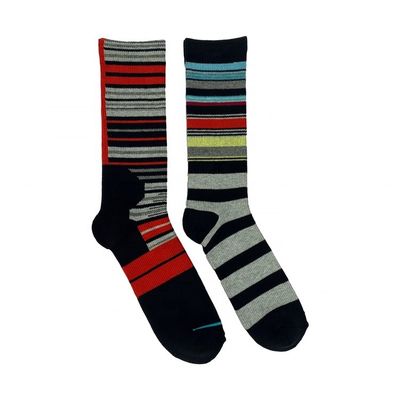 Función antibacteriana Calcetines de belleza rojos Calcetines deportivos de algodón rayados para hombres y mujeres