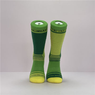Anti-deslizante transpirable sudor Wicking letra patrón calcetines deportivos largos para 39-41 tamaño