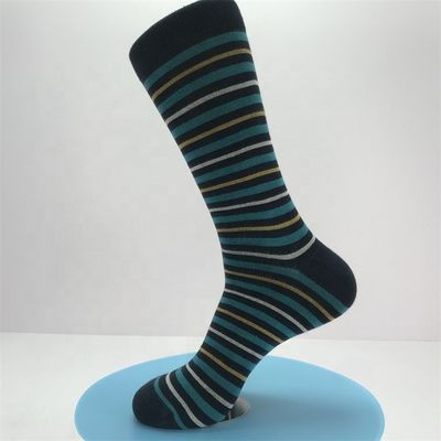 Mantente fresco y cómodo con calcetines de fibra orgánica de bambú de espesor estándar para hombres