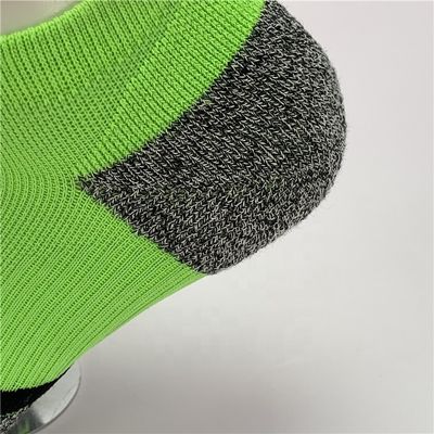2024 Diseño de logotipo personalizado Calcetines deportivos de confort en verde para una respirabilidad cómoda
