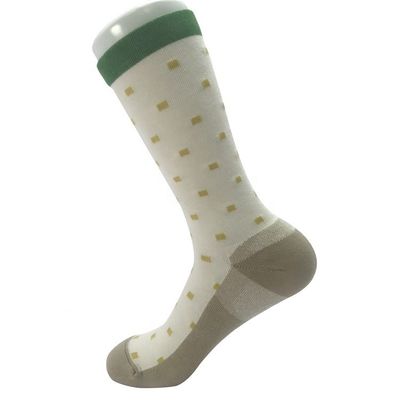 Calcetines deportivos con alta humedad en los tobillos para la elasticidad a la presión y la duración de la carrera
