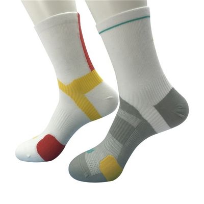 Calcetines deportivos de diseño personalizado con espesor estándar de tela rápida y transpirable