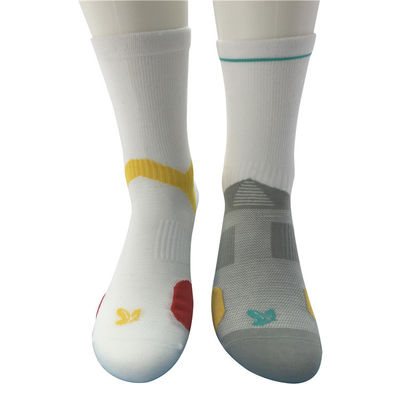 Calcetines deportivos de diseño personalizado con espesor estándar de tela rápida y transpirable