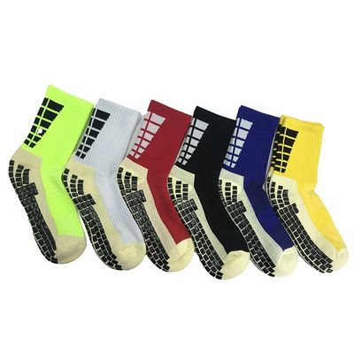 Impresión de patrón de detección de agujas calcetines deportivos para hombres de nylon antideslizante sin costura