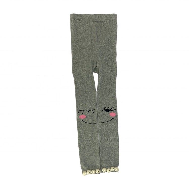 Calcetines de bebé rosas de punto con decoración de gemas y método de tejido térmico