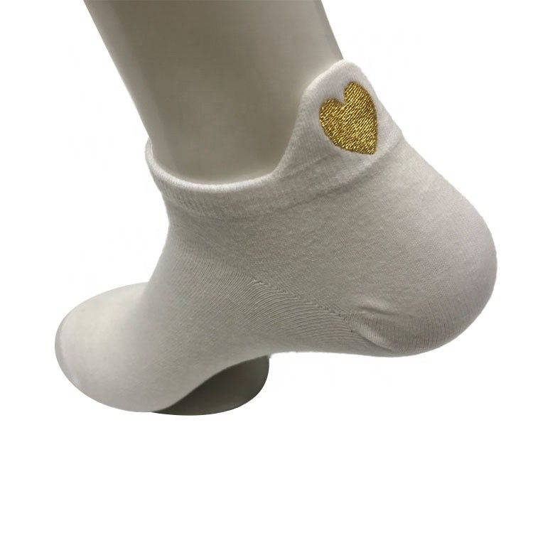 5% de tejido Spandex Calcetines de equipo femenino con bordado de corazón Respirante y cómodo