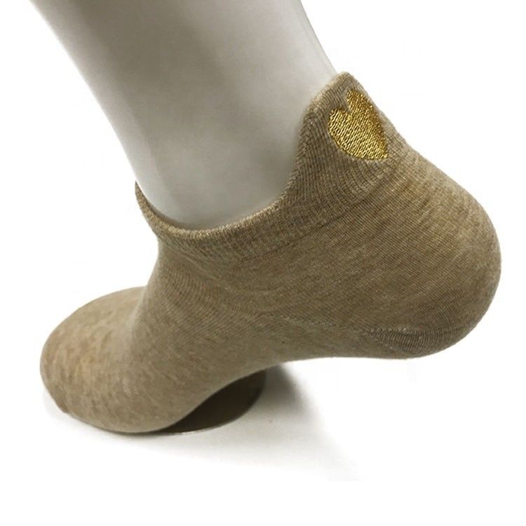 Calcetines cortos de poliéster de algodón bordados en forma de corazón dorado para ocio