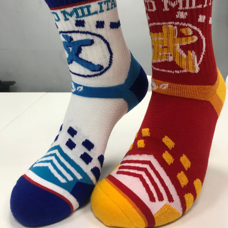 Calcetines deportivos de algodón transpirable con estampado multicolor con estilo regular y almohadilla