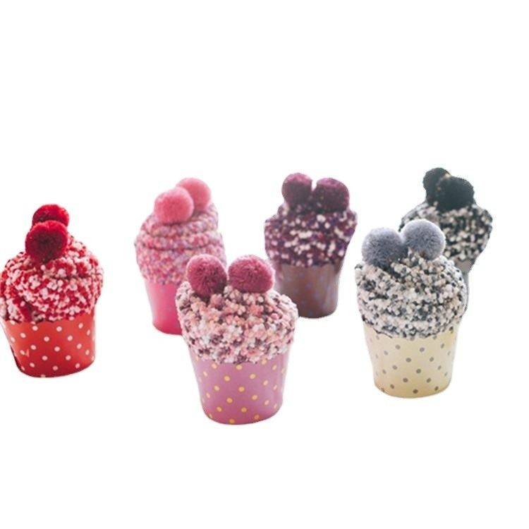 Calcetines de torta de la taza de lana de coral de invierno con diseño creativo de pelota de accesorio y patrón DOT