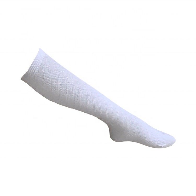 Calcetines deportivos blancos no resbaladizos personalizados de estilo regular para un uso transpirable y duradero