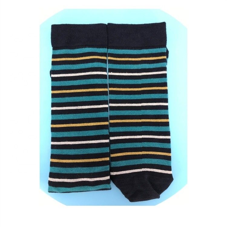 Mantente fresco y cómodo con calcetines de fibra orgánica de bambú de espesor estándar para hombres