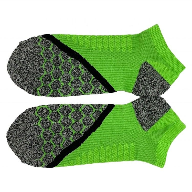 Calcetines de tobillo alto verdes hechos a medida para secar rápido algodón blando y función antiderrapante
