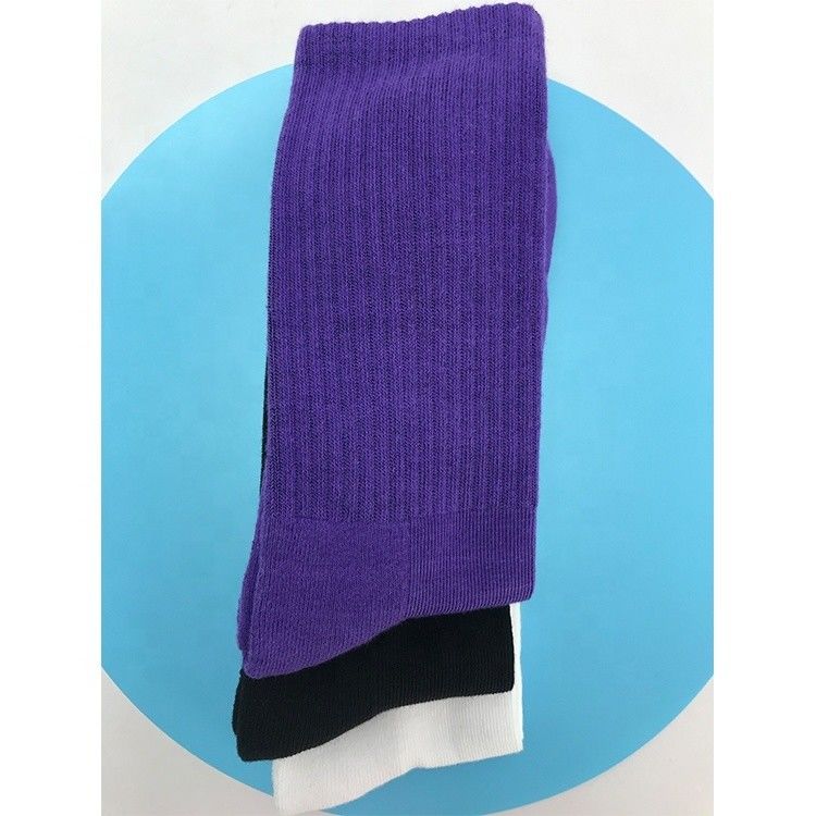 Calcetines de baloncesto de detección de agujas en púrpura 70% algodón peinado 25% poliamida para correr
